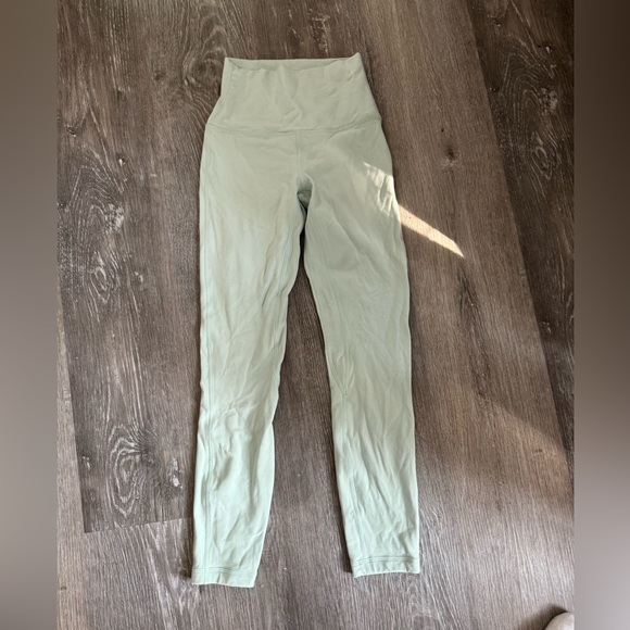size 2 Lululemon leggings - Picture 1 of 3